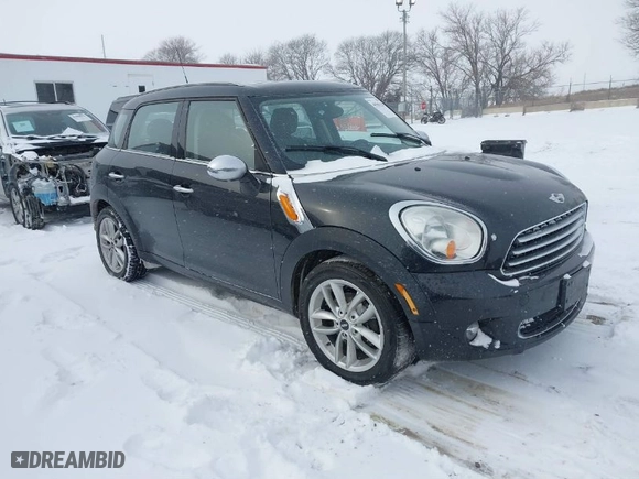 2011 MINI Cooper Countryman with VIN WMWZB3C55BWH95220, listed as a IAAI auction lot 41561228 with 124,584 mi miles. Bid and sale history available at carsss.com. Image 1.