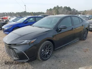 2025 Toyota Camry LE z VIN 4T1DAACK9SU111395, wystawiony jako IAAI lot #41782794 z przebiegiem 249 mil mil oraz . Historia ofert i sprzedaży dostępna na DreamBid. Obrazek 2.