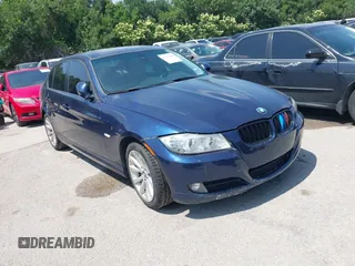 2011 BMW 3 Series 328i z VIN WBAPH7C56BE680769, wystawiony jako IAAI lot #42333900 z przebiegiem Nie podano mil oraz . Historia ofert i sprzedaży dostępna na DreamBid. Obrazek 1.