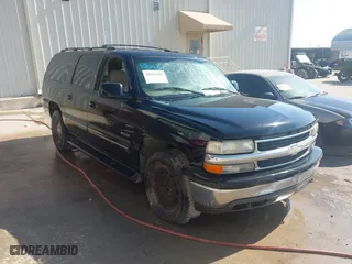 2000 Chevrolet Suburban LS with VIN 3GNEC16TXYG190960, listed as a IAAI auction lot 41591948 with 230,159 mi miles. Bid and sale history available at carsss.com. Image 1.