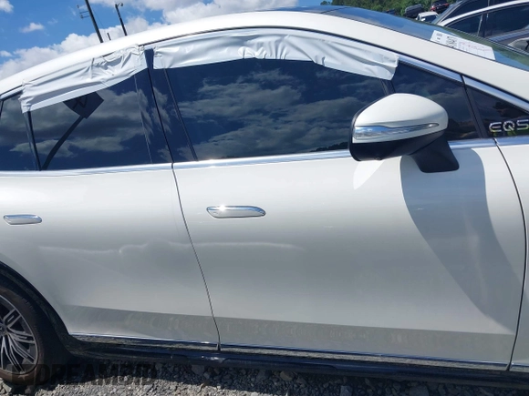 2023 Mercedes-Benz EQS 580 z VIN 4JGDM4EB5PA011521, wystawiony jako IAAI lot #41884078 z przebiegiem Nie podano mil oraz . Historia ofert i sprzedaży dostępna na DreamBid. Obrazek 13.