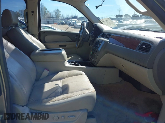 2007 GMC Yukon SLT z VIN 1GKFC13007J138584, wystawiony jako IAAI lot #41750793 z przebiegiem Nie podano mil oraz . Historia ofert i sprzedaży dostępna na DreamBid. Obrazek 5.