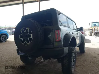 2023 Ford Bronco z VIN 1FMEE5DP8PLA91454, wystawiony jako IAAI lot #42023594 z przebiegiem 49 354 mil mil oraz . Historia ofert i sprzedaży dostępna na DreamBid. Obrazek 4.