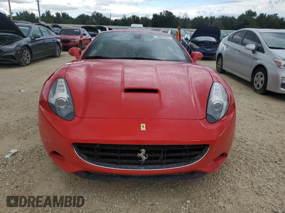 2014 Ferrari California z VIN ZFF65TJA9E0196713, wystawiony jako Copart lot #73682984 z przebiegiem Nie podano mil oraz Nie do naprawy. Historia ofert i sprzedaży dostępna na DreamBid. Obrazek 5.