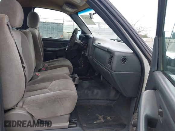 2002 Chevrolet Silverado 1500 Work Truck with VIN 1GCEC14V72E241181, listed as a IAAI auction lot 42125039 with 149,702 mi miles. Bid and sale history available at carsss.com. Image 5.
