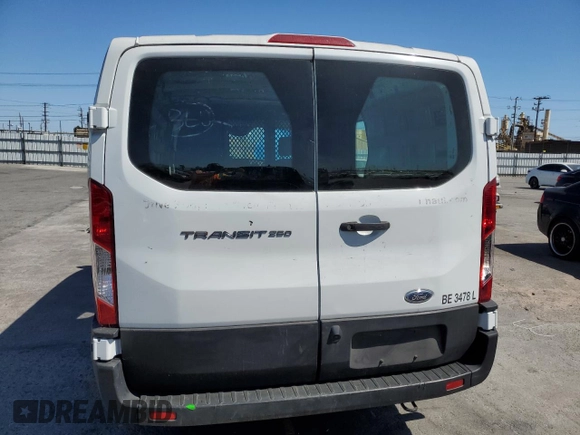 2020 Ford Transit Cargo z VIN 1FTBR1Y86LKB13703, wystawiony jako Copart lot #58082035 z przebiegiem 24 117 mil mil oraz Tytuł czysty. Historia ofert i sprzedaży dostępna na DreamBid. Obrazek 6.