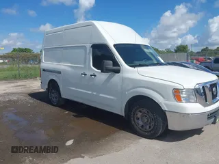 2013 Nissan NV SV z VIN 1N6AF0LYXDN114260, wystawiony jako IAAI lot #42773030 z przebiegiem 224 030 mil mil oraz . Historia ofert i sprzedaży dostępna na DreamBid. Obrazek 1.