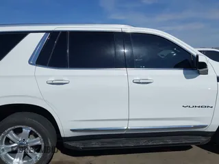 2021 GMC Yukon SLT z VIN 1GKS1BKD8MR250738, wystawiony jako IAAI lot #41996570 z przebiegiem 85 905 mil mil oraz . Historia ofert i sprzedaży dostępna na DreamBid. Obrazek 14.