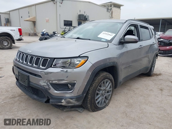 2019 Jeep Compass Altitude z VIN 3C4NJCBB3KT726640, wystawiony jako IAAI lot #41952843 z przebiegiem 51 844 mil mil oraz . Historia ofert i sprzedaży dostępna na DreamBid. Obrazek 2.