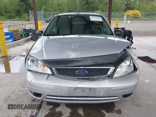 2006 Ford Focus S z VIN 1FAFP34N66W141597, wystawiony jako IAAI lot #42301819 z przebiegiem 94 705 mil mil oraz . Historia ofert i sprzedaży dostępna na DreamBid. Obrazek 13.