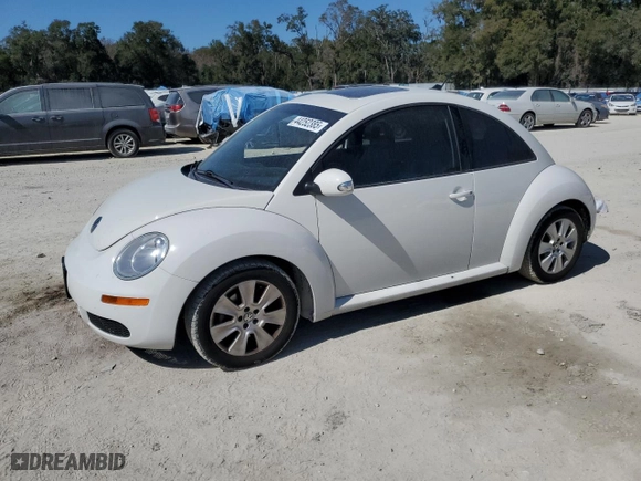 2010 Volkswagen New Beetle Coupe with VIN 3VWRW3AG3AM026607, listed as a Copart auction lot 44252385 with 64,285 mi miles and Salvage Title. Bid and sale history available at carsss.com. Image 1.