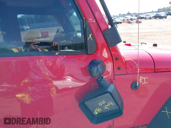 2016 Jeep Wrangler Unlimited Rubicon with VIN 1C4HJWFG7GL128994, listed as a IAAI auction lot 40503403 with 85,950 mi miles. Bid and sale history available at carsss.com. Image 18.