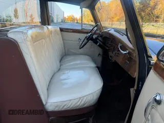 1954 Rolls-Royce Wraith z VIN LDLW7, wystawiony jako Copart lot #79949604 z przebiegiem 80 508 mil mil oraz Tytuł czysty. Historia ofert i sprzedaży dostępna na DreamBid. Obrazek 5.