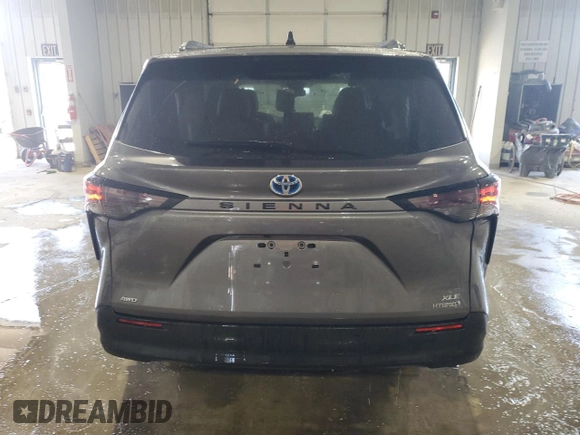 2024 Toyota Sienna XLE with VIN 5TDYSKFC5RS142123, listed as a Copart auction lot 42911995 with 4,003 mi miles and Salvage Title. Bid and sale history available at DreamBid. Image 6.