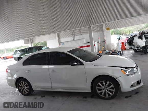 2014 Volkswagen Jetta SE z VIN 3VWD17AJ3EM265396, wystawiony jako IAAI lot #42434771 z przebiegiem 114 931 mil mil oraz . Historia ofert i sprzedaży dostępna na DreamBid. Obrazek 13.