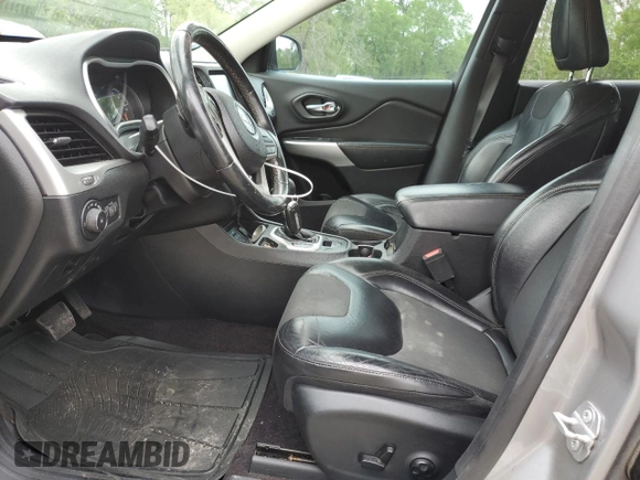 2018 Jeep Cherokee Latitude Plus z VIN 1C4PJLLB2JD537795, wystawiony jako Copart lot #51362945 z przebiegiem 144 247 mil mil oraz Szkoda całkowita • Salvage title. Historia ofert i sprzedaży dostępna na DreamBid. Obrazek 7.