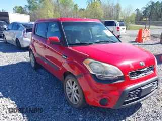 2013 Kia Soul with VIN KNDJT2A51D7624453, listed as a IAAI auction lot 42083812 with 188,288 mi miles. Bid and sale history available at carsss.com. Image 1.