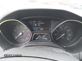 2017 Ford Focus SE z VIN 1FADP3F25HL253466, wystawiony jako IAAI lot #42303404 z przebiegiem 89 779 mil mil oraz . Historia ofert i sprzedaży dostępna na DreamBid. Obrazek 7.