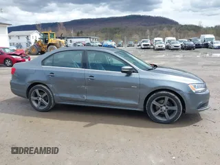 2013 Volkswagen Jetta SE with VIN 3VWBP7AJ2DM395982, listed as a IAAI auction lot 41952654 with 130,906 mi miles and . Bid and sale history available at DreamBid. Image 6.
