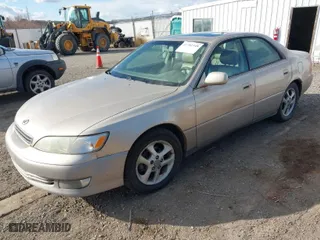 2000 Lexus ES 300 with VIN JT8BF28G1Y5099039, listed as a IAAI auction lot 41702348 with 229,398 mi miles. Bid and sale history available at carsss.com. Image 2.