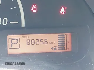 2016 Nissan Versa SV z VIN 3N1CN7AP0GL826205, wystawiony jako IAAI lot #42373211 z przebiegiem 88 256 mil mil oraz . Historia ofert i sprzedaży dostępna na DreamBid. Obrazek 7.
