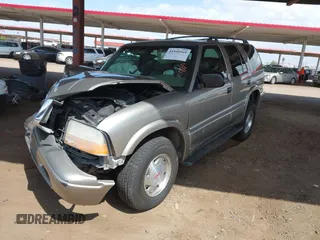 2001 GMC Jimmy SL with VIN 1GKCS13WX12222794, listed as a IAAI auction lot 41949569 with 169,961 mi miles. Bid and sale history available at carsss.com. Image 2.