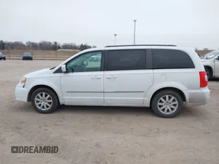 2014 Chrysler Town & Country Touring with VIN 2C4RC1BG8ER255121, listed as a IAAI auction lot 41518676 with 46,087 mi miles. Bid and sale history available at carsss.com. Image 15.