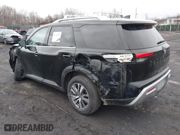 2023 Nissan Pathfinder SL z VIN 5N1DR3CC7PC225860, wystawiony jako IAAI lot #41733202 z przebiegiem 23 118 mil mil oraz . Historia ofert i sprzedaży dostępna na DreamBid. Obrazek 3.