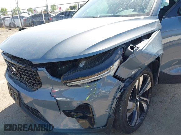 2023 Volvo XC40 Ultimate Dark Theme z VIN YV4L12UX9P2060819, wystawiony jako IAAI lot #42101069 z przebiegiem 24 171 mil mil oraz . Historia ofert i sprzedaży dostępna na DreamBid. Obrazek 6.