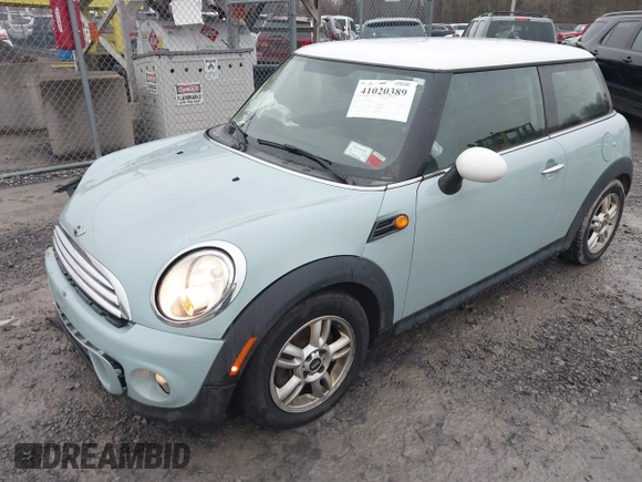 2013 MINI Hardtop z VIN WMWSU3C51DT686959, wystawiony jako IAAI lot #41020389 z przebiegiem 86 770 mil mil oraz . Historia ofert i sprzedaży dostępna na DreamBid. Obrazek 18.