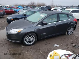 2016 Ford Focus Electric z VIN 1FADP3R46GL293146, wystawiony jako Copart lot #81911153 z przebiegiem 28 078 mil mil oraz . Historia ofert i sprzedaży dostępna na DreamBid. Obrazek 1.