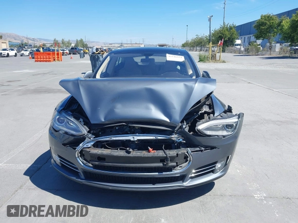 2014 Tesla Model S 60 z VIN 5YJSA1H17EFP33910, wystawiony jako IAAI lot #42346934 z przebiegiem Nie podano mil oraz . Historia ofert i sprzedaży dostępna na DreamBid. Obrazek 12.