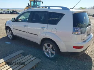 2007 Mitsubishi Outlander XLS z VIN JA4MT41X27Z020276, wystawiony jako IAAI lot #42348742 z przebiegiem 75 715 mil mil oraz . Historia ofert i sprzedaży dostępna na DreamBid. Obrazek 3.