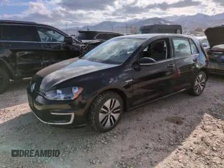2016 Volkswagen Golf SE z VIN WVWKP7AU0GW900757, wystawiony jako Copart lot #48430995 z przebiegiem 67 817 mil mil oraz Szkoda całkowita • Salvage title. Historia ofert i sprzedaży dostępna na DreamBid. Obrazek 1.