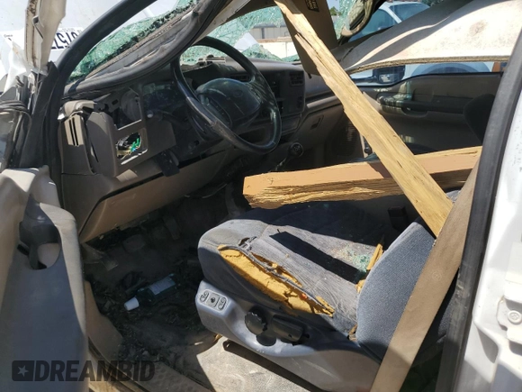 2000 Ford F-550 XL с VIN 1FDAW56F2YEA85137, выставлен на аукционе Copart как лот 67577314 с пробегом 268 079 миль миль и Списание • Salvage title. История ставок и продаж доступна на DreamBid. Изображение 8.