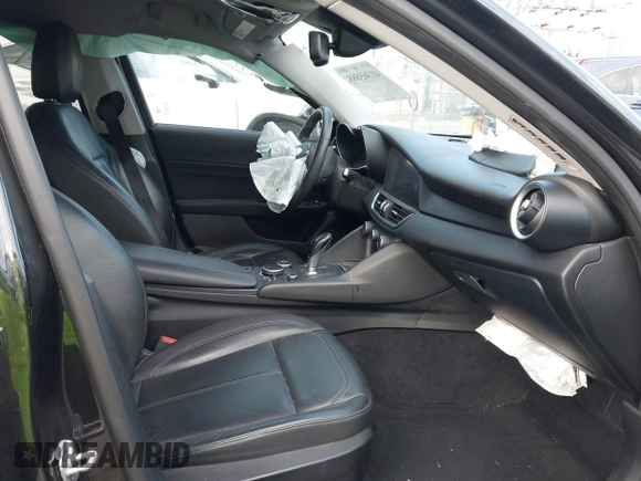 2017 Alfa Romeo Giulia with VIN ZARFAEBN6H7528809, listed as a IAAI auction lot 41365888 with 1 mi miles. Bid and sale history available at carsss.com. Image 5.
