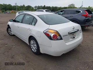 2012 Nissan Altima S z VIN 1N4AL2AP3CN517275, wystawiony jako IAAI lot #42345897 z przebiegiem 105 400 mil mil oraz . Historia ofert i sprzedaży dostępna na DreamBid. Obrazek 3.