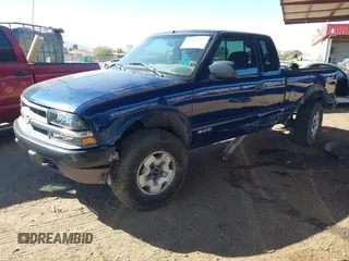 2002 Chevrolet S-10 LS with VIN 1GCCT19W428212163, listed as a IAAI auction lot 41383327 with 1 mi miles. Bid and sale history available at carsss.com. Image 16.