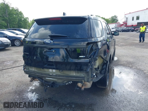 2018 Ford Police Interceptor Utility z VIN 1FM5K8AR4JGB93026, wystawiony jako IAAI lot #41975110 z przebiegiem 104 386 mil mil oraz . Historia ofert i sprzedaży dostępna na DreamBid. Obrazek 6.