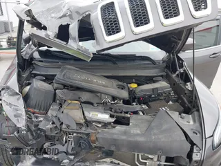 2018 Jeep Cherokee Limited with VIN 1C4PJLDB0JD565920, listed as a IAAI auction lot 41747170 with 121,604 mi miles and . Bid and sale history available at DreamBid. Image 10.