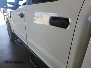 2019 Ford F-250 XL with VIN 1FT7W2B65KEE40165, listed as a IAAI auction lot 42727924 with 182,010 mi miles and . Bid and sale history available at DreamBid. Image 3.