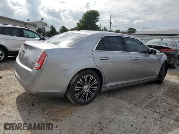 2013 Chrysler 300 S z VIN 2C3CCAGG2DH743939, wystawiony jako Copart lot #73681434 z przebiegiem 169 128 mil mil oraz Szkoda całkowita • Salvage title. Historia ofert i sprzedaży dostępna na DreamBid. Obrazek 3.