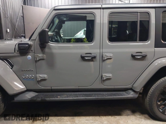2022 Jeep Wrangler Unlimited Sahara with VIN 1C4JJXP66NW198723, listed as a IAAI auction lot 41368728 with 31,814 mi miles and . Bid and sale history available at DreamBid. Image 14.