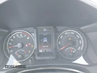 2021 Toyota Tacoma SR z VIN 3TMCZ5AN5MM377663, wystawiony jako IAAI lot #41726696 z przebiegiem 32 125 mil mil oraz . Historia ofert i sprzedaży dostępna na DreamBid. Obrazek 7.