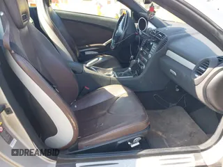 2005 Mercedes-Benz SLK 230/320 z VIN WDBWK56F85F032243, wystawiony jako IAAI lot #42267834 z przebiegiem 128 289 mil mil oraz . Historia ofert i sprzedaży dostępna na DreamBid. Obrazek 8.