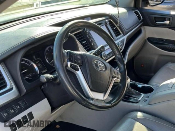 2014 Toyota Highlander Limited with VIN 5TDDCRFH4ES006897, listed as a Copart auction lot 89222335 with 329,257 mi miles and Clean title. Bid and sale history available at DreamBid. Image 9.