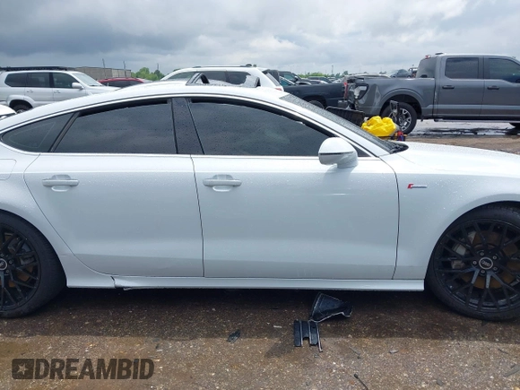 2014 Audi A7 Prestige z VIN WAU2GAFC7EN126780, wystawiony jako IAAI lot #42095865 z przebiegiem Nie podano mil oraz . Historia ofert i sprzedaży dostępna na DreamBid. Obrazek 13.