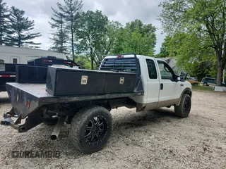 2006 Ford F-350 XL with VIN 1FTWX31P26EC18343, listed as a Copart auction lot 55652265 with 303,085 mi miles and Clean Title. Bid and sale history available at DreamBid. Image 4.