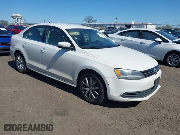2013 Volkswagen Jetta Sedan SE with VIN 3VWDP7AJ6DM200247, listed as a IAAI auction lot 41989516 with 205,482 mi miles. Bid and sale history available at carsss.com. Image 1.