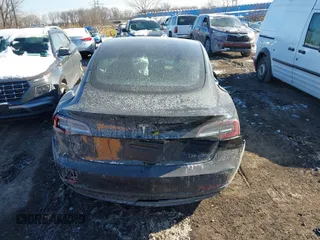 2020 Tesla Model 3 Standard Range Plus z VIN 5YJ3E1EA0LF739011, wystawiony jako IAAI lot #41379792 z przebiegiem Nie podano mil oraz . Historia ofert i sprzedaży dostępna na DreamBid. Obrazek 15.